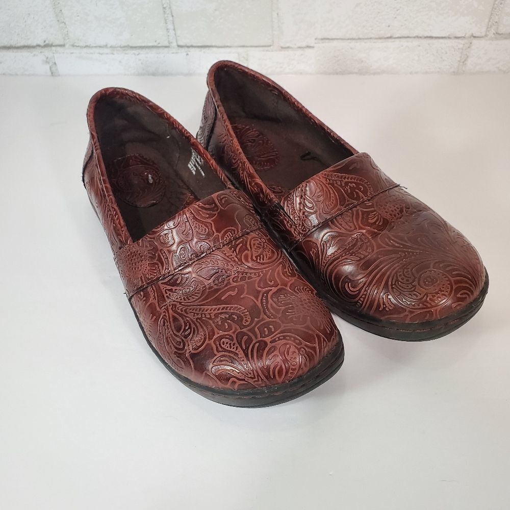 Thom McAn brown clogs